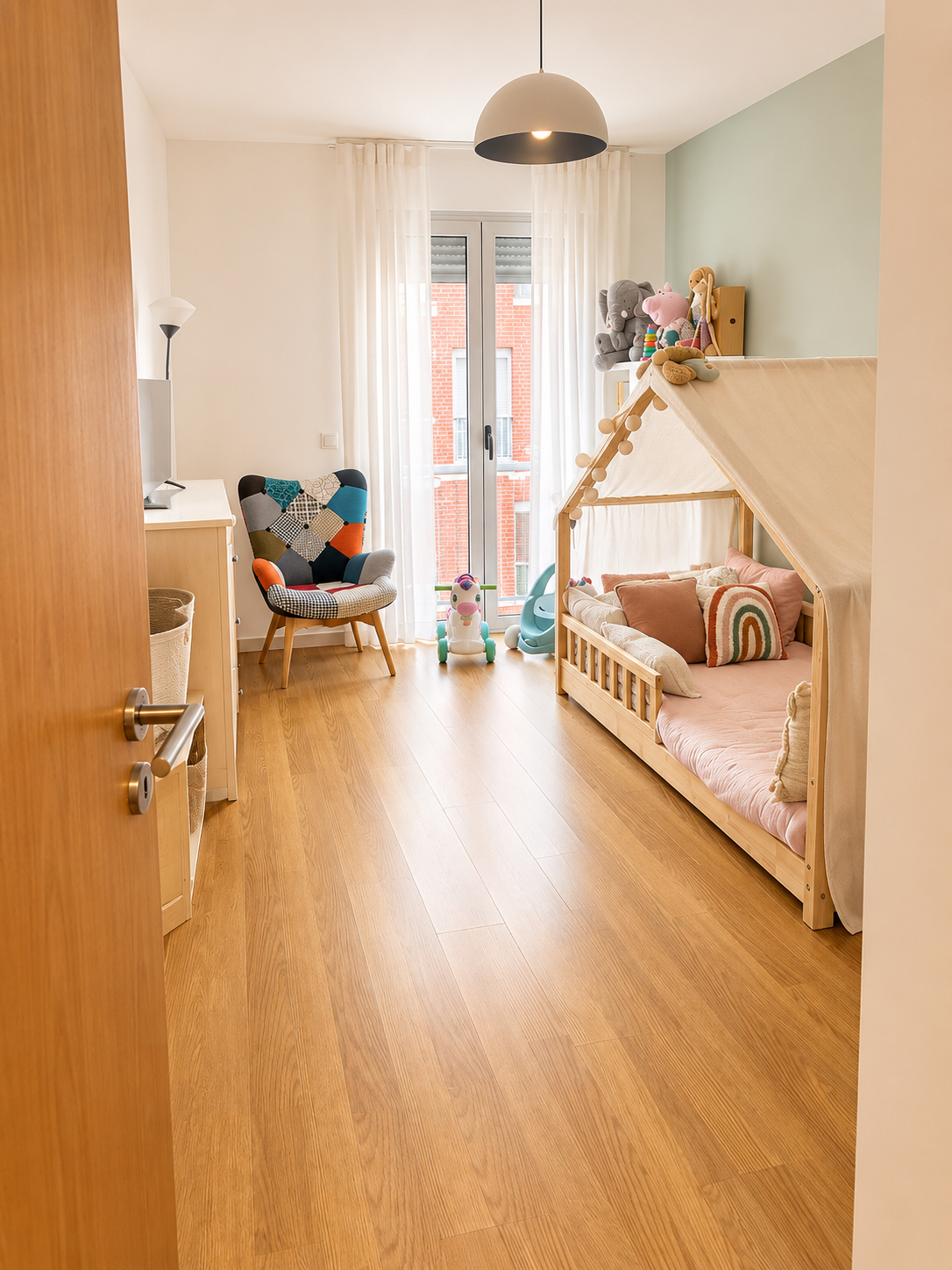 Segundo quarto do apartamento T3 na Quinta da Portela